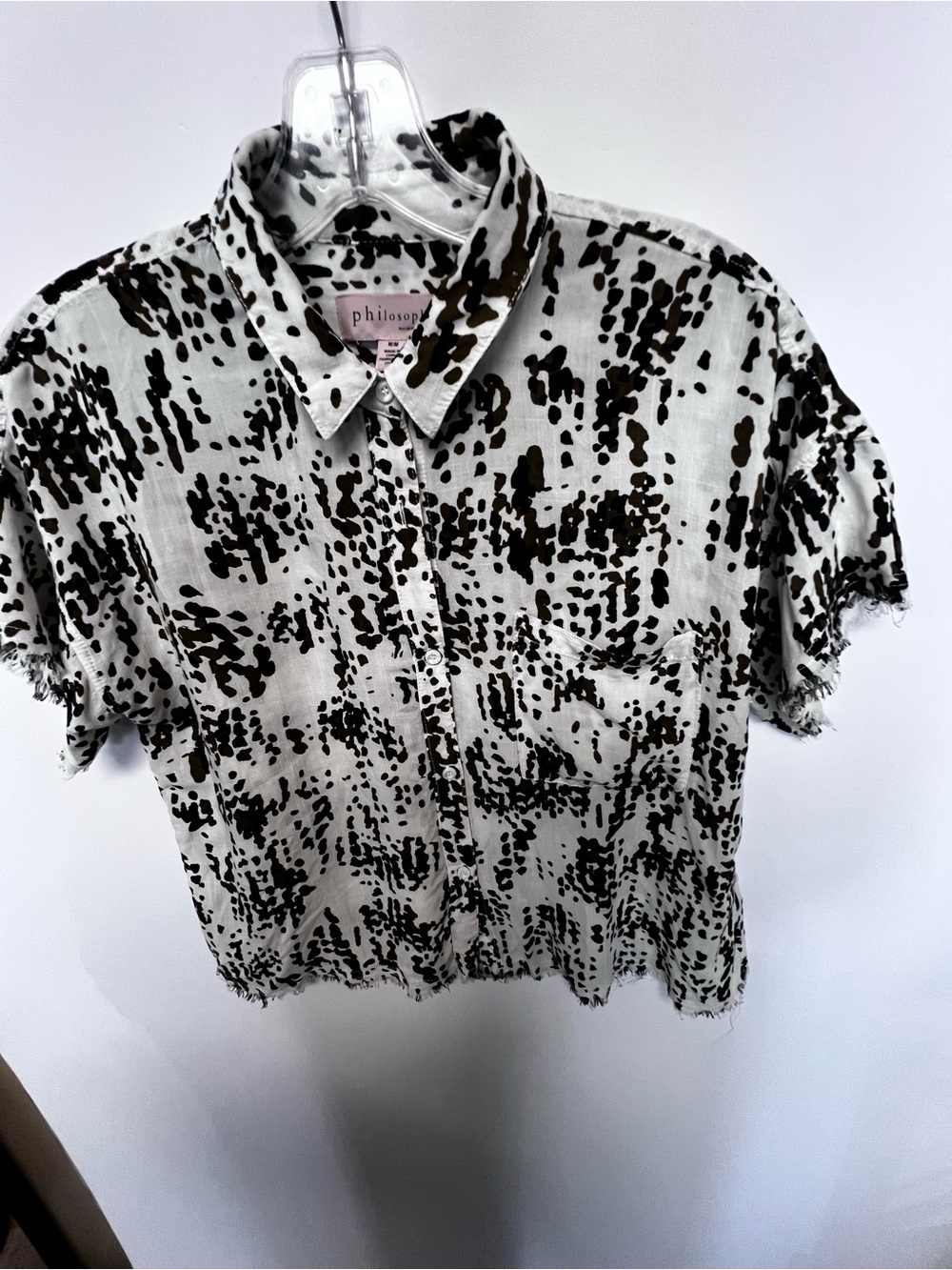 PHILOSOPHY REPUBLIC CLOTHING WOMEN’S SHIRT SHORT SLEEVE W/BOLD ABSTRACT PATTERN